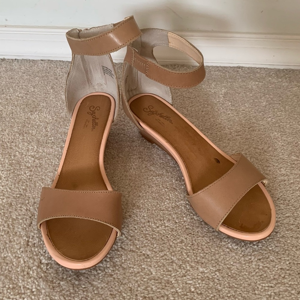 Seychelles wedge Tan Ankle Strap Sandals Size 7